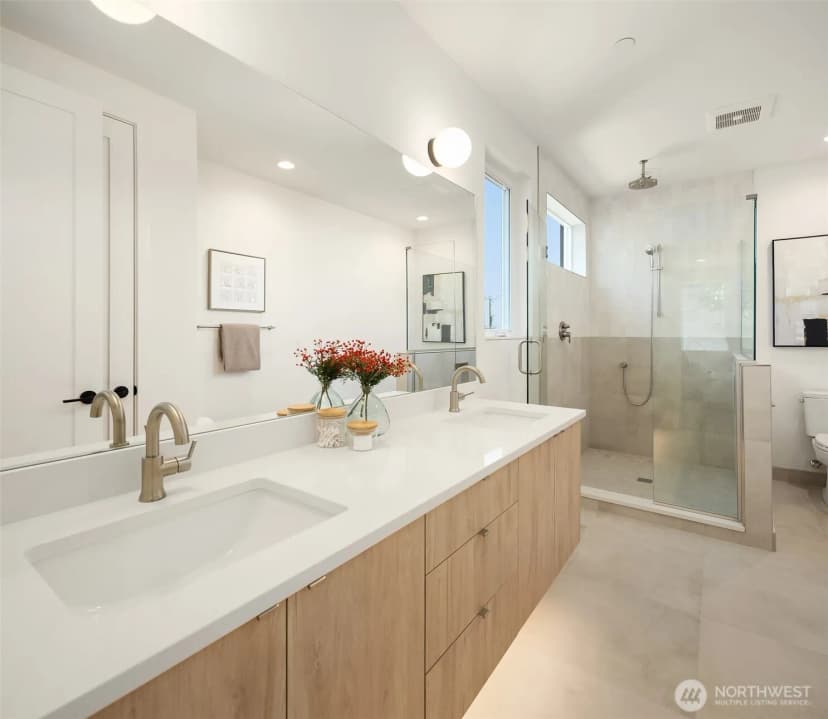 Property photo for 2009 Dexter Avenue N #b, Seattle photo 16