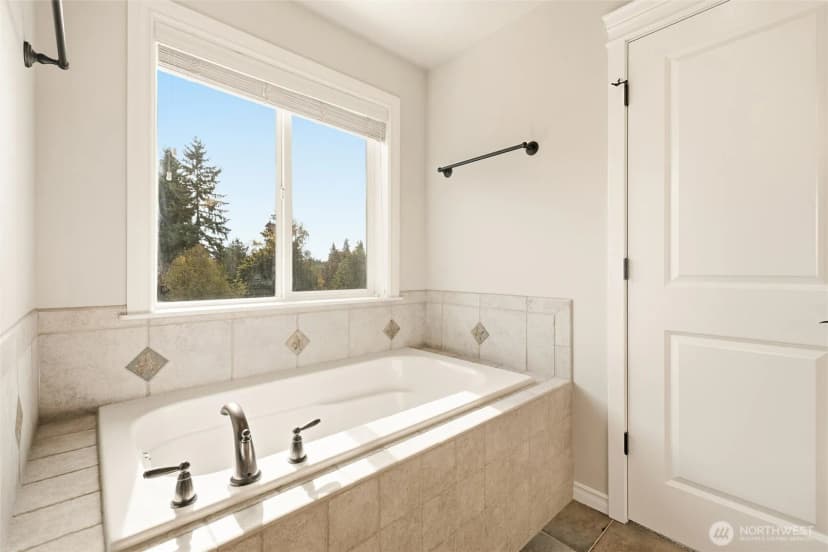 Property photo for 2504 Sw 201st Place Sw, Lynnwood photo 17