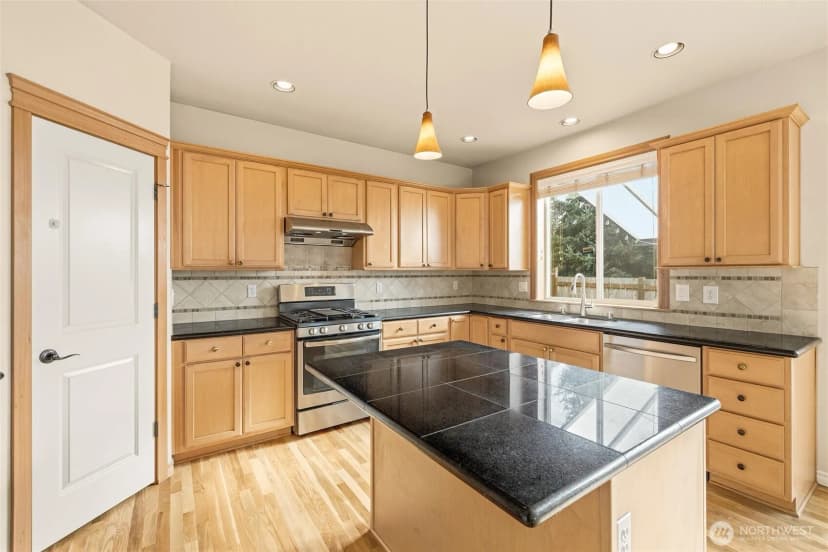 Property photo for 2504 Sw 201st Place Sw, Lynnwood photo 10
