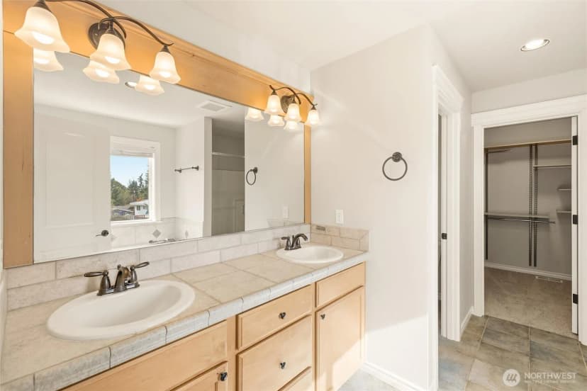 Property photo for 2504 Sw 201st Place Sw, Lynnwood photo 16