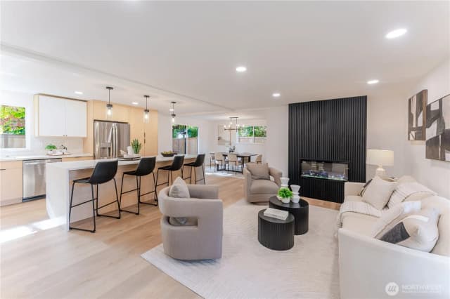 Property photo for 6133 Ne 200th Street, Kenmore photo 5