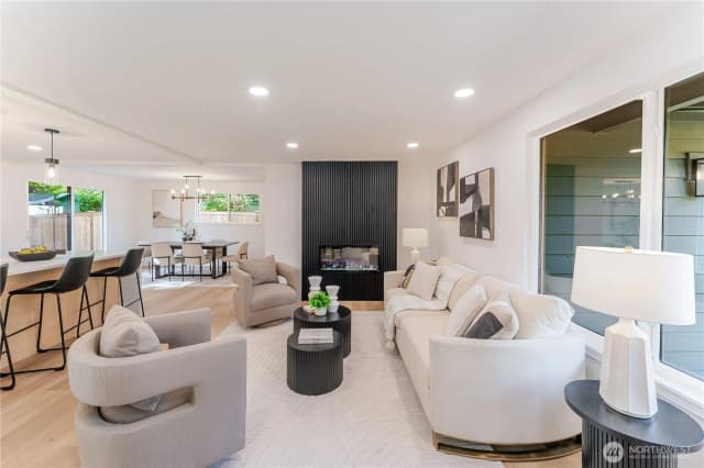 Property photo for 6133 Ne 200th Street, Kenmore photo 4