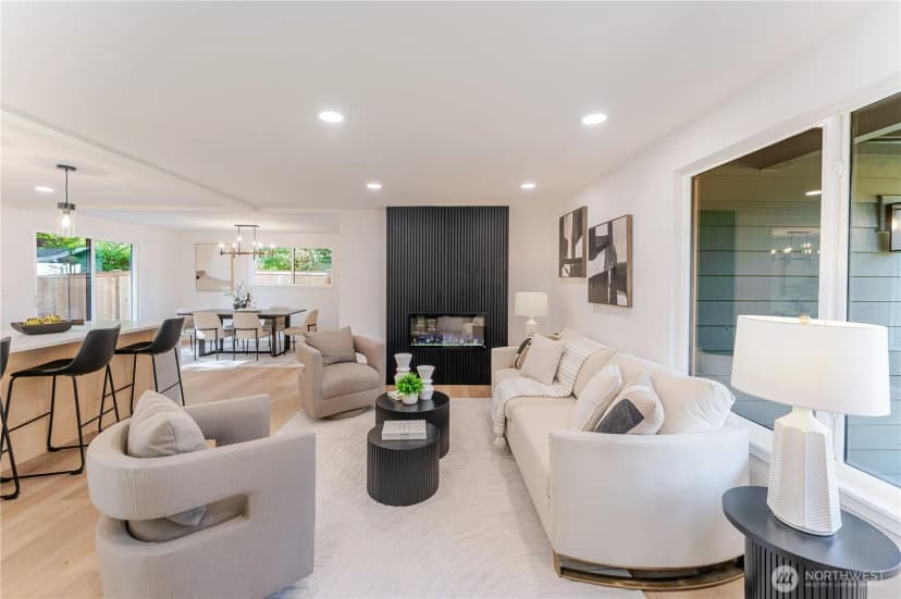 Property photo for 6133 Ne 200th Street, Kenmore photo 4