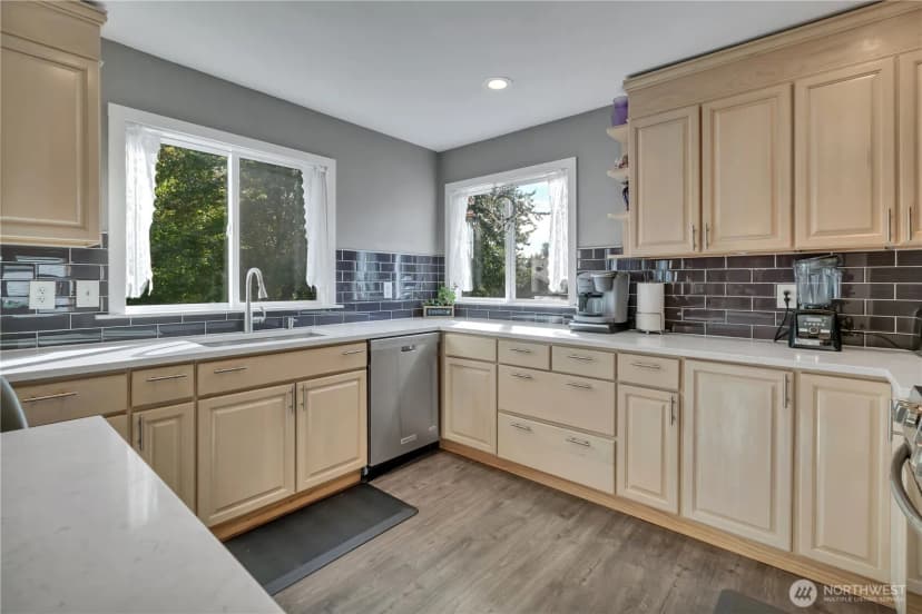 Property photo for 22030 120th Avenue Se, Kent photo 10