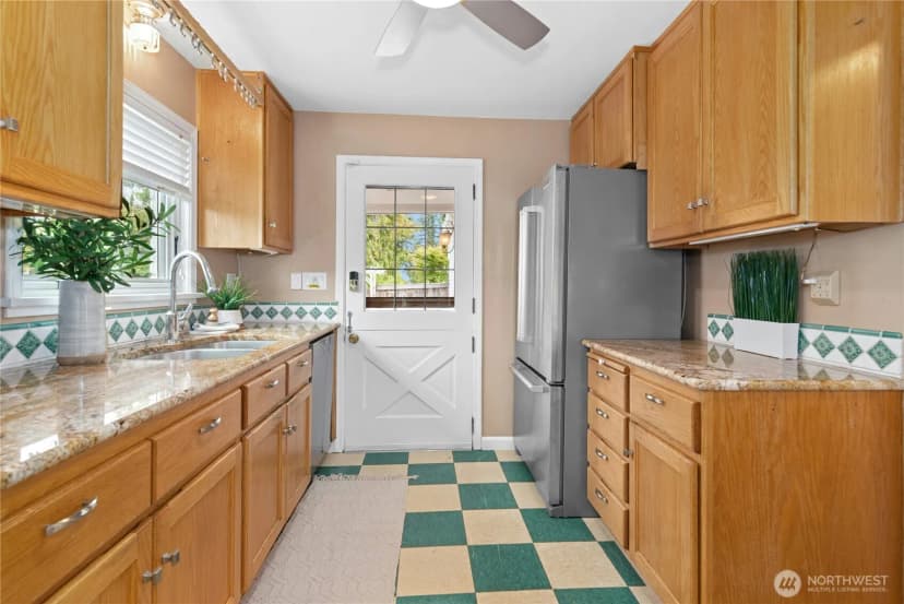 Property photo for 4806 Seahurst Avenue, Everett photo 13