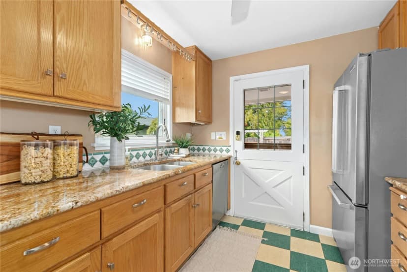 Property photo for 4806 Seahurst Avenue, Everett photo 14