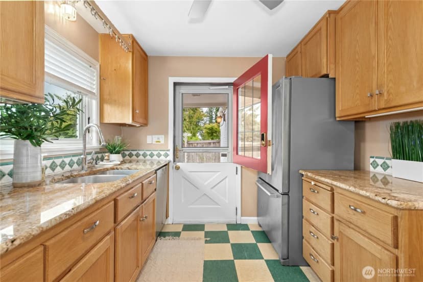 Property photo for 4806 Seahurst Avenue, Everett photo 12
