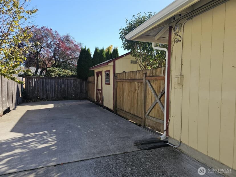 Property photo for 2306 Boulevard Road Se, Olympia photo 3