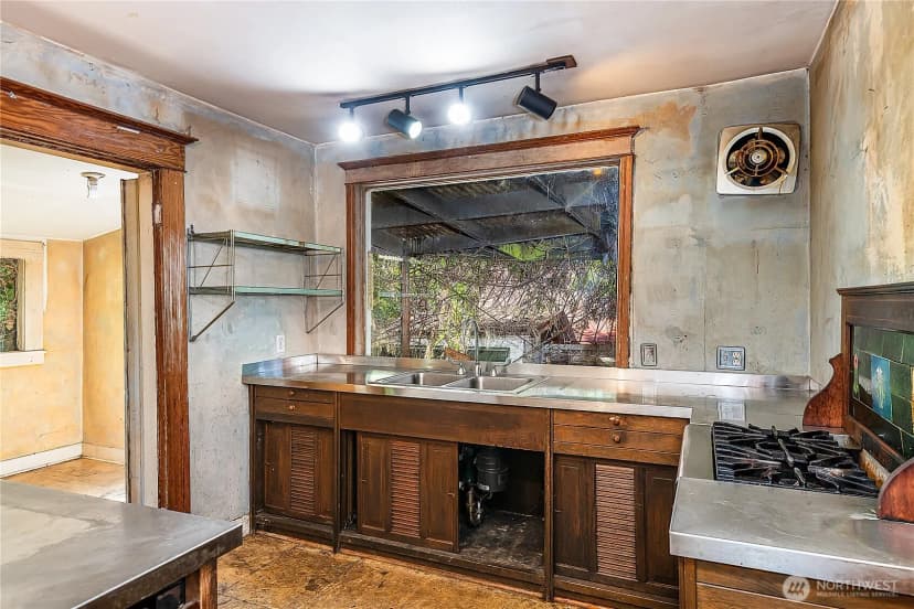 Property photo for 727 28th Avenue S, Seattle photo 16
