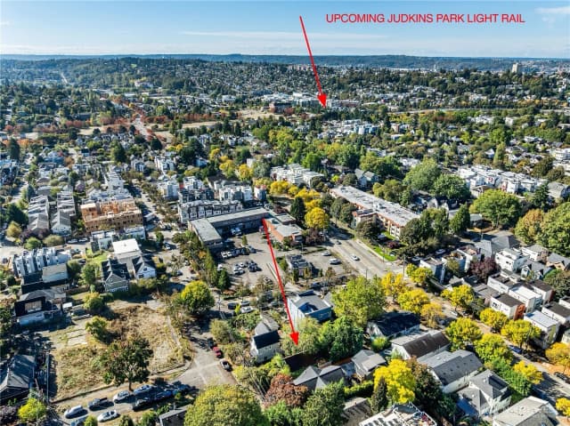 Property photo for 727 28th Avenue S, Seattle photo 3