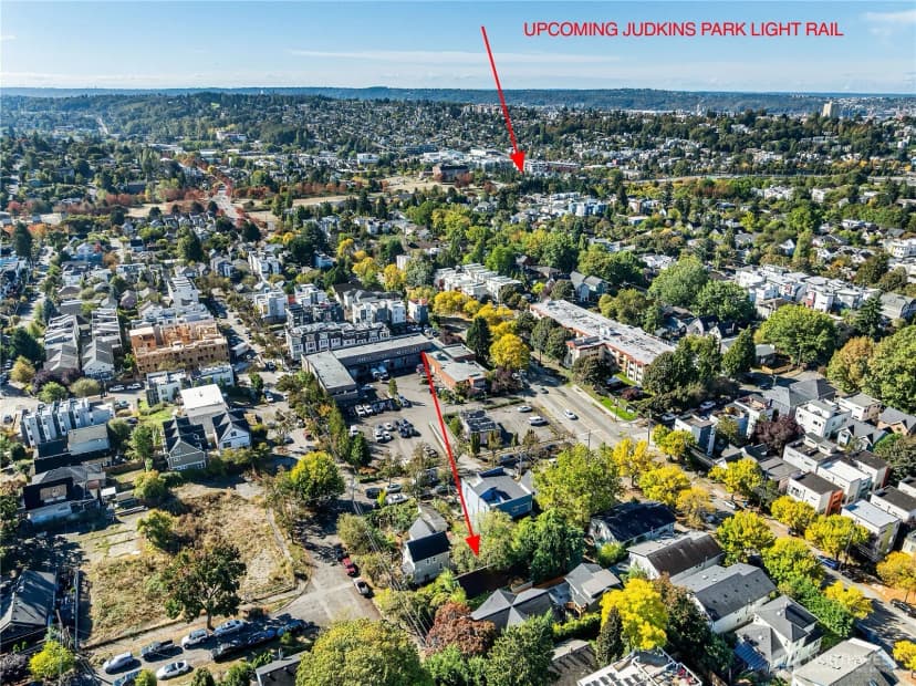 Property photo for 727 28th Avenue S, Seattle photo 3