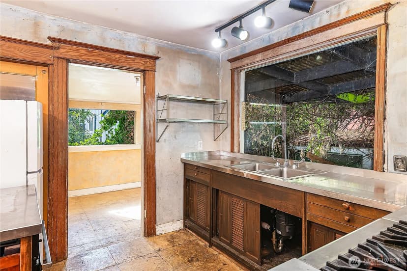 Property photo for 727 28th Avenue S, Seattle photo 15