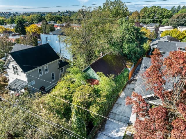 Property photo for 727 28th Avenue S, Seattle photo 2