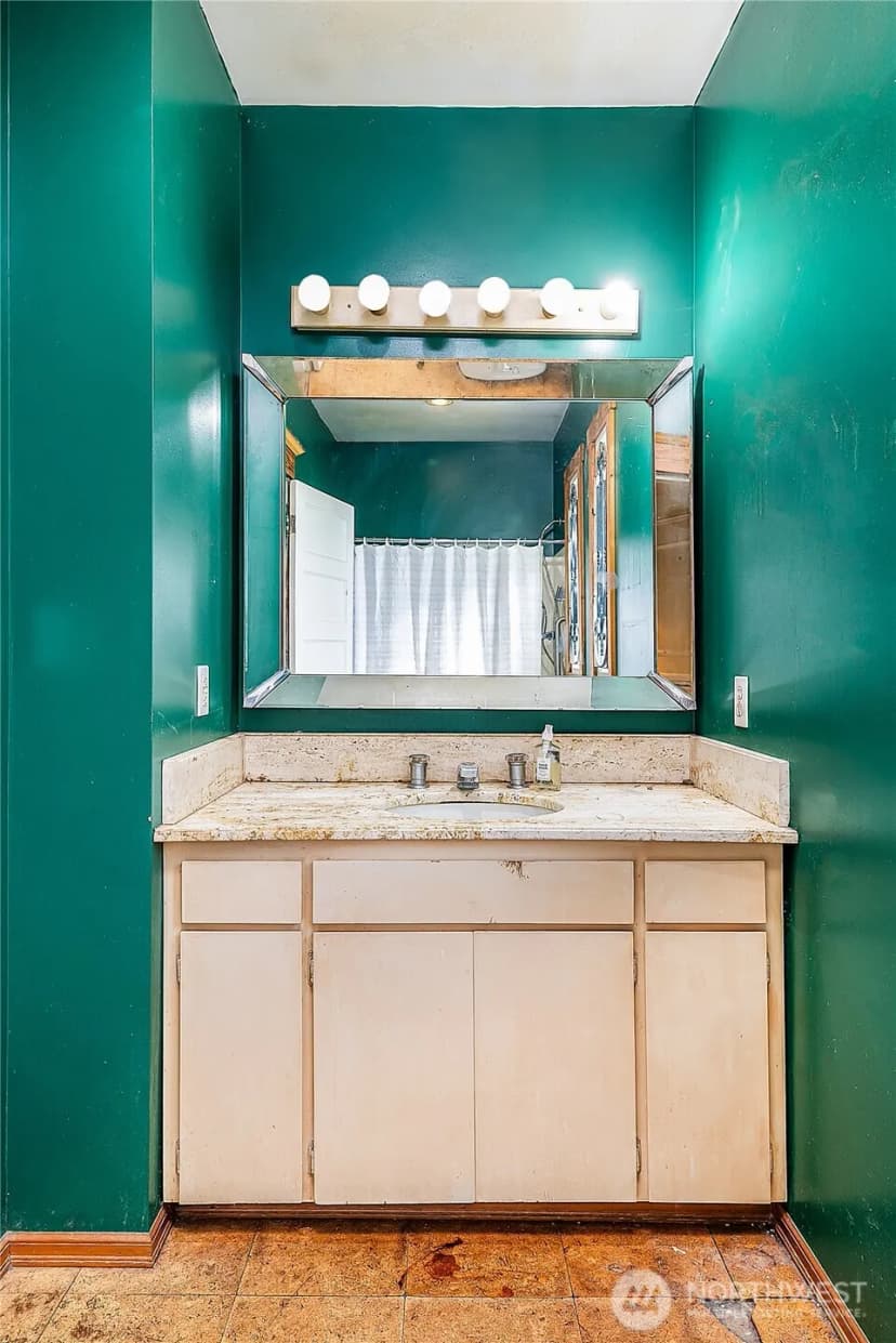 Property photo for 727 28th Avenue S, Seattle photo 17