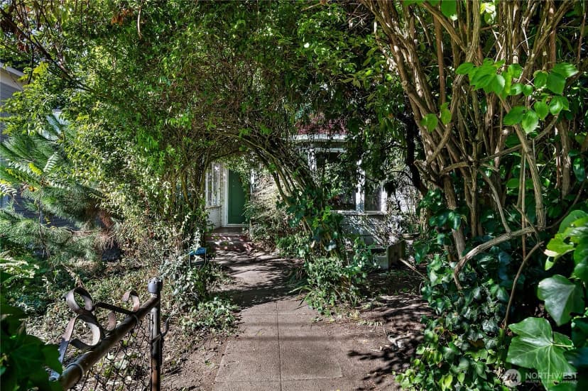 Property photo for 727 28th Avenue S, Seattle photo 6