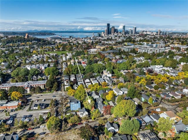 Property photo for 727 28th Avenue S, Seattle photo 4