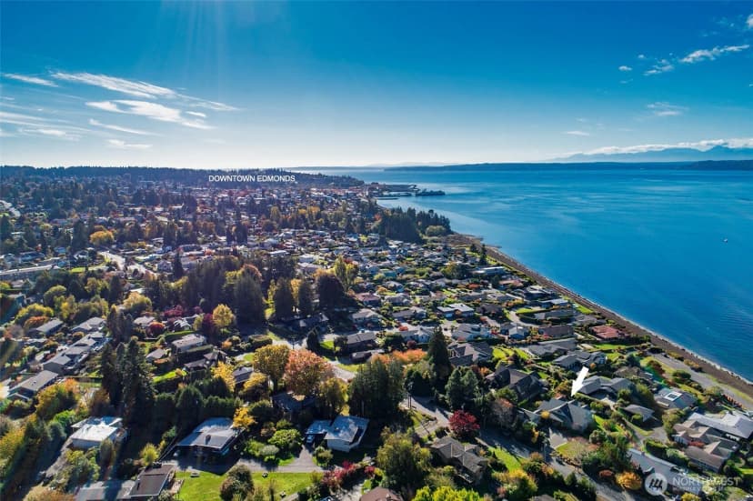 Property photo for 1611 9th Avenue N, Edmonds photo 33