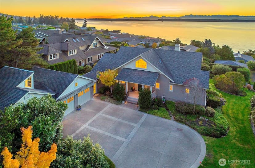Property photo for 1611 9th Avenue N, Edmonds photo 3