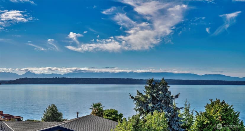 Property photo for 1611 9th Avenue N, Edmonds photo 2