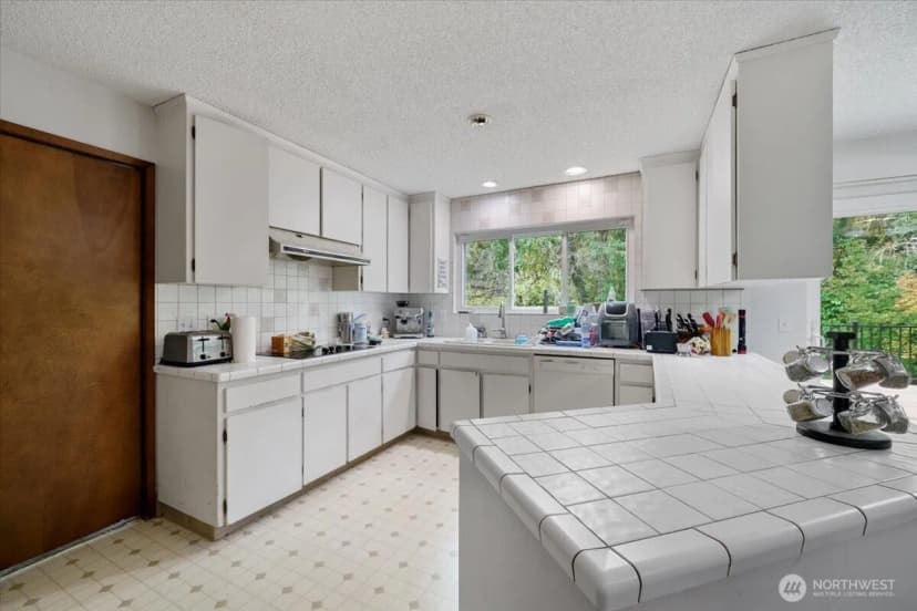 Property photo for 12316 Rebecca Drive Sw, Lakewood photo 10