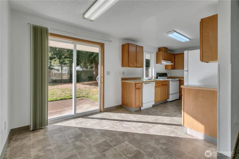 Property photo for 17216 13th Avenue E, Spanaway photo 8