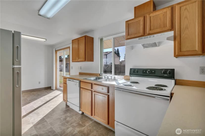 Property photo for 17216 13th Avenue E, Spanaway photo 11