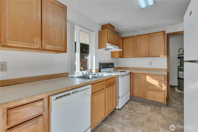 Property photo for 17216 13th Avenue E, Spanaway photo 9