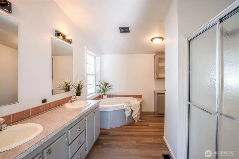 Property photo for 22603 112th Avenue Se, Kent photo 14