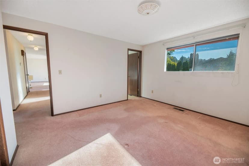 Property photo for 817 S 28th Court, Renton photo 13