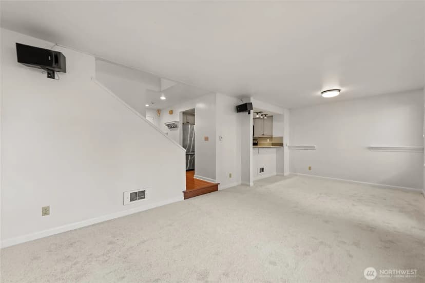 Property photo for 10102 Ne 135th Lane #unit 8, Kirkland photo 4