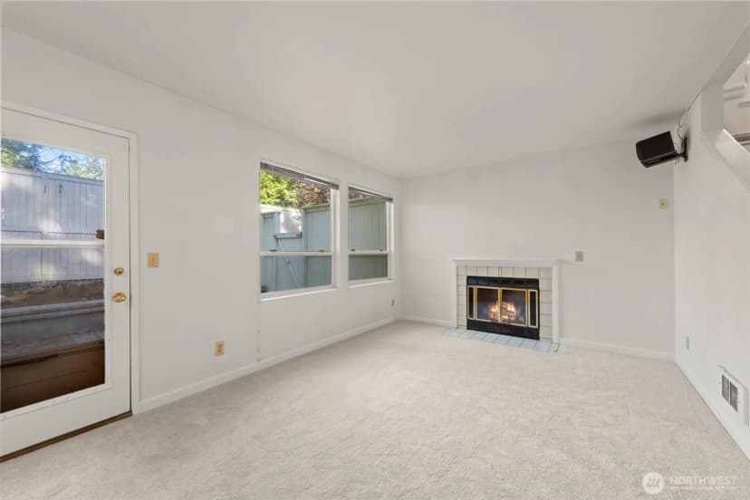 Property photo for 10102 Ne 135th Lane #unit 8, Kirkland photo 3