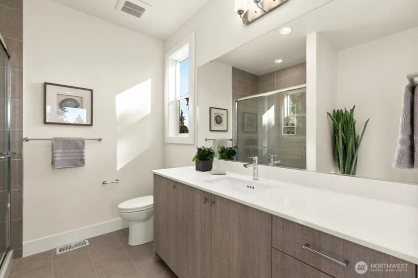Property photo for 1004 166th Place Ne, Bellevue photo 27