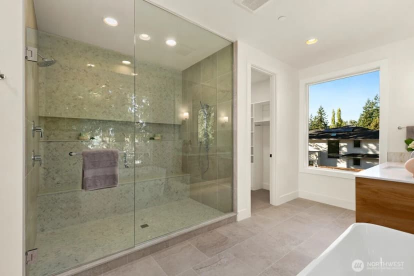 Property photo for 1004 166th Place Ne, Bellevue photo 22