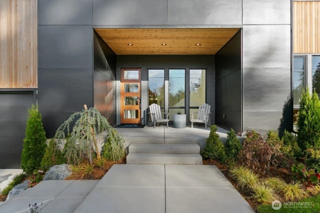 Property photo for 1004 166th Place Ne, Bellevue photo 2
