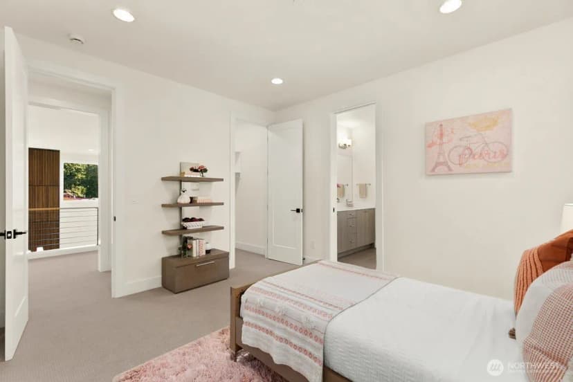 Property photo for 1004 166th Place Ne, Bellevue photo 29