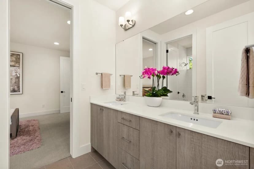 Property photo for 1004 166th Place Ne, Bellevue photo 30