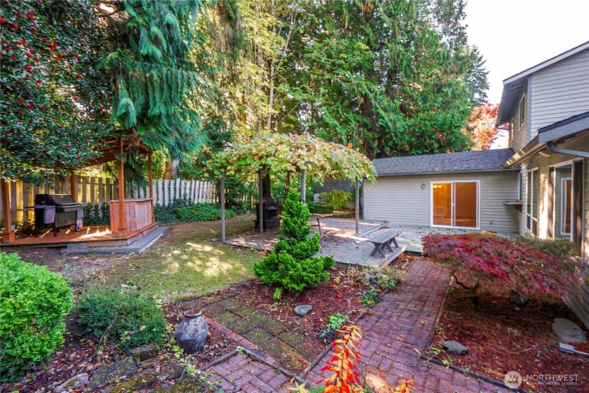 Property photo for 6529 Arrowhead Drive Ne, Kenmore photo 29