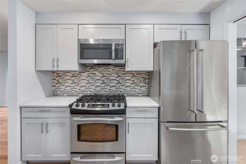 Property photo for 6529 Arrowhead Drive Ne, Kenmore photo 8