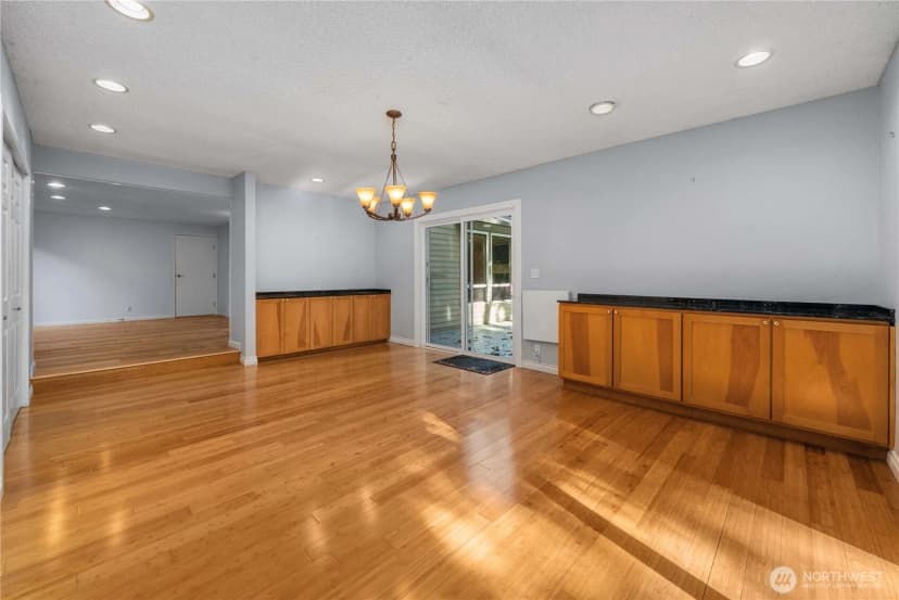 Property photo for 6529 Arrowhead Drive Ne, Kenmore photo 12