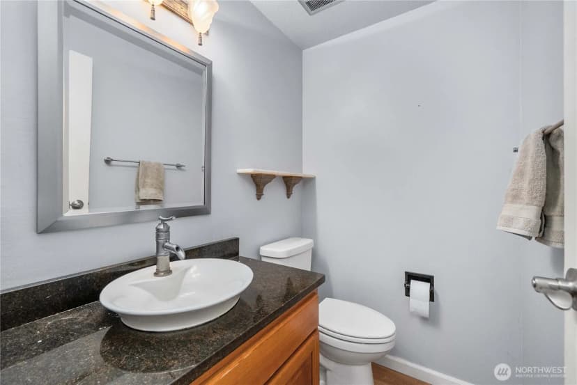 Property photo for 6529 Arrowhead Drive Ne, Kenmore photo 17