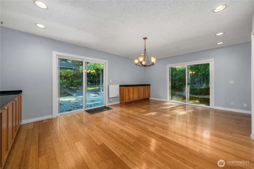 Property photo for 6529 Arrowhead Drive Ne, Kenmore photo 11