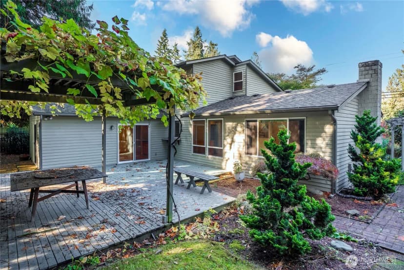 Property photo for 6529 Arrowhead Drive Ne, Kenmore photo 28