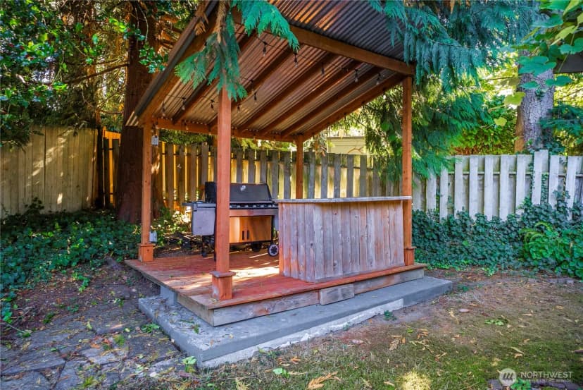 Property photo for 6529 Arrowhead Drive Ne, Kenmore photo 27