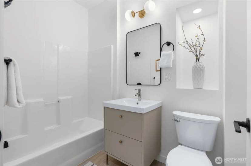 Property photo for 6507 41st Avenue Sw, Seattle photo 18