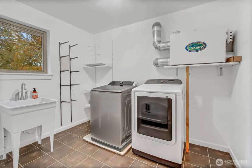 Property photo for 8409 Wildwood Avenue Sw, Lakewood photo 18