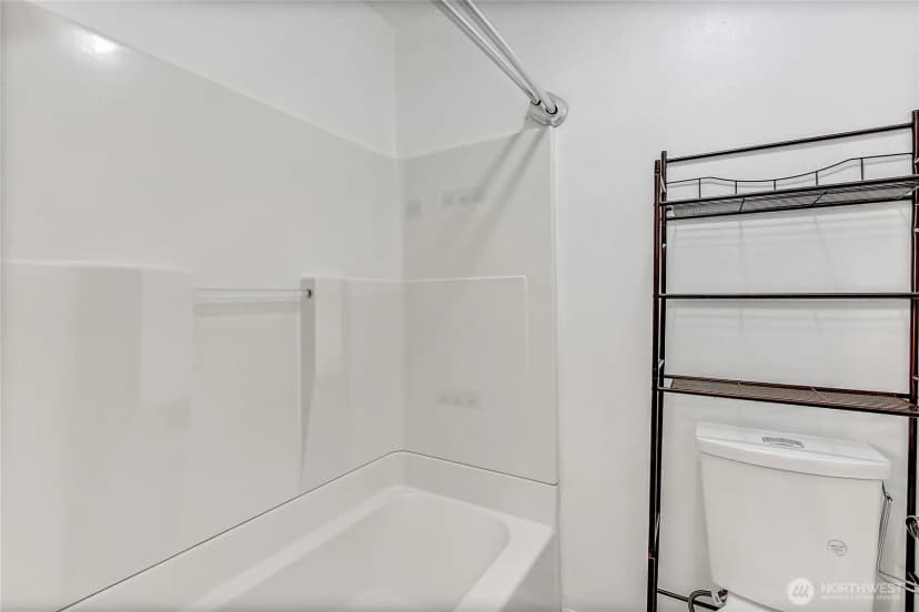 Property photo for 8409 Wildwood Avenue Sw, Lakewood photo 17