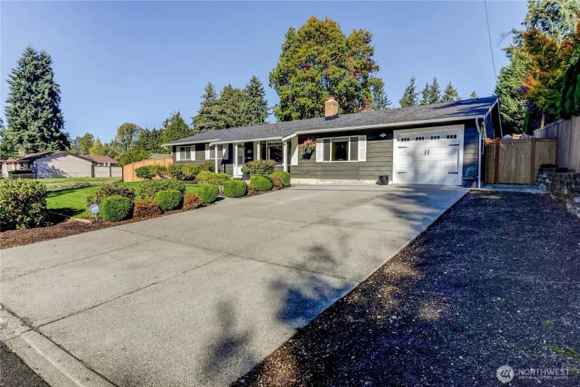 Property photo for 525 218th Street Sw, Bothell photo 2