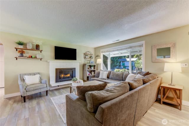 Property photo for 525 218th Street Sw, Bothell photo 5
