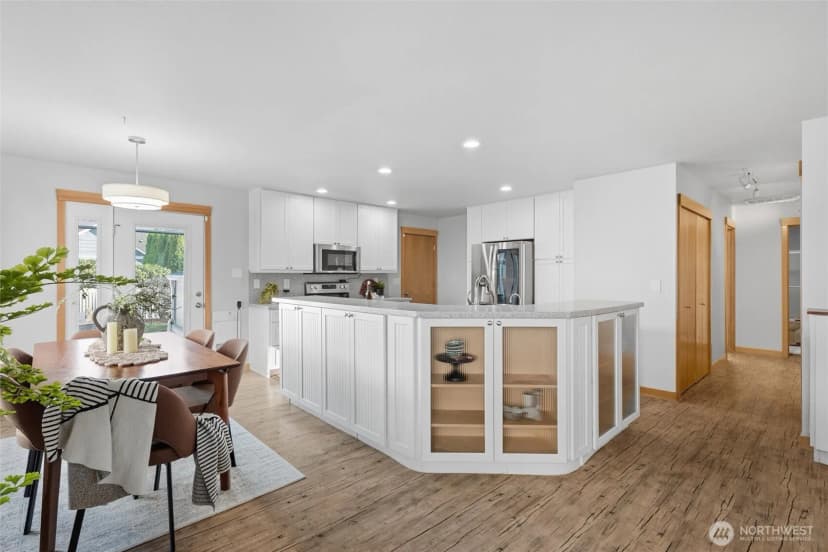 Property photo for 2212 Oak Street, Lynden photo 9