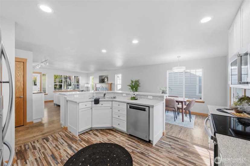 Property photo for 2212 Oak Street, Lynden photo 6
